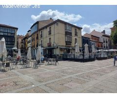 Edificio con encanto en plena Plaza de San Marcelo en el centro de León.