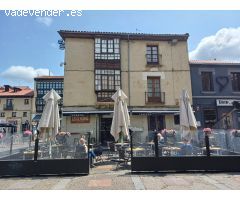 Edificio con encanto en plena Plaza de San Marcelo en el centro de León.