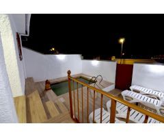Magnífico chalet adosado en urbanización El Puntal