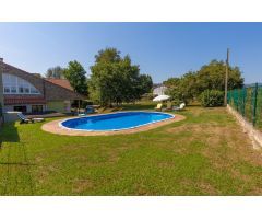 Espectacular chalet con piscina y jardín en Torrelavega