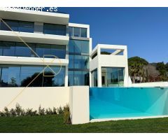 Experimente lo mejor del estilo de vida mediterráneo en esta villa a medida, diseñada para crear rec