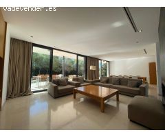 EXCEPCIONAL CHALET MODERNO DE 500M² CON PARCELA DE 1.500M² EN ALICANTE