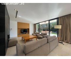 EXCEPCIONAL CHALET MODERNO DE 500M² CON PARCELA DE 1.500M² EN ALICANTE