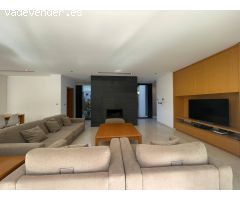 EXCEPCIONAL CHALET MODERNO DE 500M² CON PARCELA DE 1.500M² EN ALICANTE