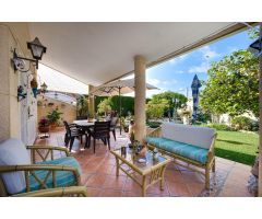 EXCLUSIVO CHALET EN ESQUINA CON GRAN JARDÍN Y SIN GASTOS DE COMUNIDAD