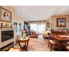 EXCLUSIVO CHALET EN ESQUINA CON GRAN JARDÍN Y SIN GASTOS DE COMUNIDAD