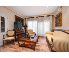 EXCLUSIVO CHALET EN ESQUINA CON GRAN JARDÍN Y SIN GASTOS DE COMUNIDAD