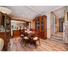 EXCLUSIVO CHALET EN ESQUINA CON GRAN JARDÍN Y SIN GASTOS DE COMUNIDAD