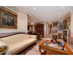 EXCLUSIVO CHALET EN ESQUINA CON GRAN JARDÍN Y SIN GASTOS DE COMUNIDAD