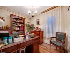 EXCLUSIVO CHALET EN ESQUINA CON GRAN JARDÍN Y SIN GASTOS DE COMUNIDAD