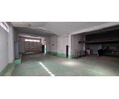 Local Comercial en c/ Merineros de 176 m2 constr. con  DOS OFICINAS Y VADO EN PUERTA GARAJE
