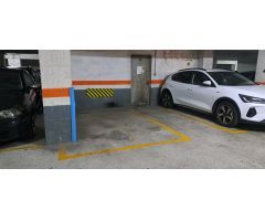 ES LLOGA PLAÇA DE PÀRQUING LA MARINA DE PORT  SE  ALQUILA PLAZA DE PARKING LA MARINA DE PORT