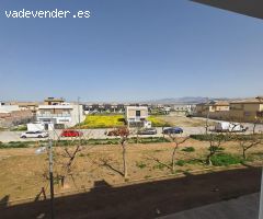 ¡Alquila tu nuevo hogar con vistas y dos dormitorios en el Vial de Churriana de la Vega