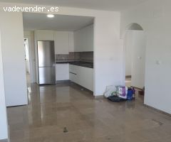 ¡Alquila tu nuevo hogar con vistas y dos dormitorios en el Vial de Churriana de la Vega