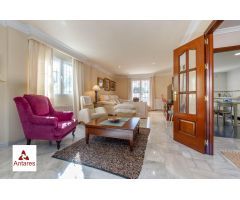 Precioso chalet con piscina en los Rebites- Huétor Vega