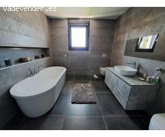 Fabulosa villa recién reformada junto al golf Las Brisas,Marbella