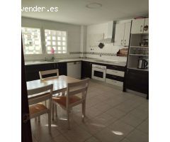 SE ALQUILA POR LARGA TEMPORADA BONITO CHALET ADOSADO   EN TORREMOLINOS
