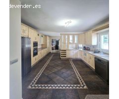 SE ALQUILA DESDE 1.9.25-30.6.26  MAGNIFICA VILLA DE 1 SOLA PLANTA EN BENALMADENA A 600 METROS DE LA 