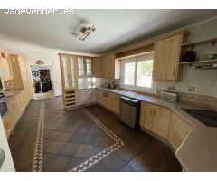 SE ALQUILA DESDE 1.9.25-30.6.26  MAGNIFICA VILLA DE 1 SOLA PLANTA EN BENALMADENA A 600 METROS DE LA 