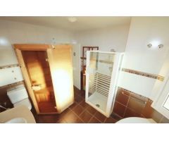 SE ALQUILA DESDE 1.9.25-30.6.26  MAGNIFICA VILLA DE 1 SOLA PLANTA EN BENALMADENA A 600 METROS DE LA 