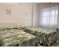 Se alquila del 1/9/2022 al 30/06/24bonito apartamento  con vistas al mar en Fuengirola