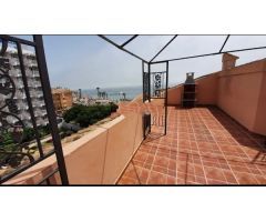Se alquila del 1/9/2022 hasta el 30/6/2023 bonito  atico duplex en 1a línea de playa con vistas al m