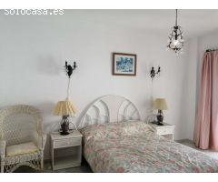 se alquila por larga temporada apartamento en Calahonda, Mijas.