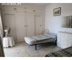 se alquila por larga temporada apartamento en Calahonda, Mijas.
