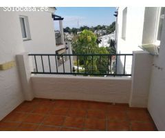 se alquila por larga temporada apartamento en Calahonda, Mijas.