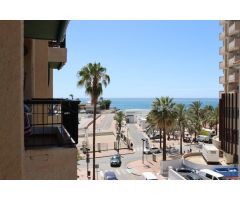 Se vende magnifico apartamento  en la 1ª  línea  de playa con vistas al mar   enfrente del Puerto De
