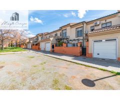 ADOSADA EN CERRILLO DE MARACENA CON 100 M DE PATIO.