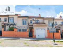ADOSADA EN CERRILLO DE MARACENA CON 100 M DE PATIO.