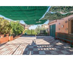 CASA CON GRAN PARCELA EN CASCO URBANO DE LA ZUBIA