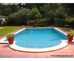Preciosa casa con piscina y un gran terreno en el Golf Costa Brava