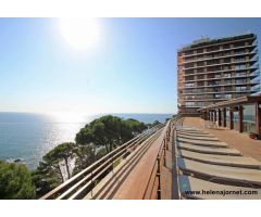 Excepcional apartamento con vistas al mar situado en el edificio Eden Mar de Torre Valentina.
