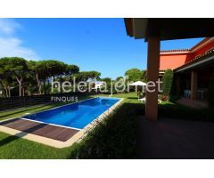 Fantástica y luminosa casa con jardín y piscina en Santa Cristina dAro