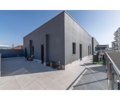 Exclusivo ático con 97 m2 de terraza y vistas a Sierra Nevada en Barrio Periodistas