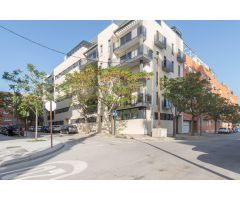 Exclusivo ático con 97 m2 de terraza y vistas a Sierra Nevada en Barrio Periodistas