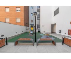 Exclusivo ático con 97 m2 de terraza y vistas a Sierra Nevada en Barrio Periodistas