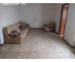 CASA CENTRICA EN ZONA TRANQUILA PARA REFORMAR