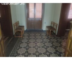 CASA CENTRICA EN ZONA TRANQUILA PARA REFORMAR