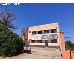 NAVE INDUSTRIAL CON AMPLIAS OFICINAS Y 500M2 DE NAVE DIAFANA
