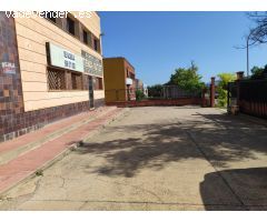 NAVE INDUSTRIAL CON AMPLIAS OFICINAS Y 500M2 DE NAVE DIAFANA