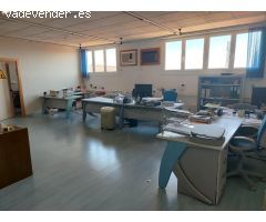NAVE INDUSTRIAL CON AMPLIAS OFICINAS Y 500M2 DE NAVE DIAFANA