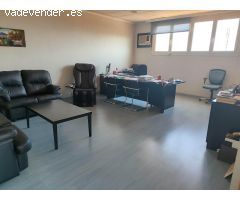 NAVE INDUSTRIAL CON AMPLIAS OFICINAS Y 500M2 DE NAVE DIAFANA