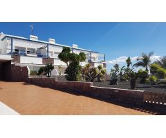 Se alquila un precioso apartamento de 2 dormitorios en los Pocillos, primera línea del mar