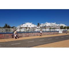 Se alquila un precioso apartamento de 2 dormitorios en los Pocillos, primera línea del mar