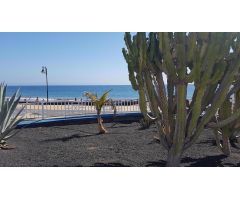 Se alquila un precioso apartamento de 2 dormitorios en los Pocillos, primera línea del mar