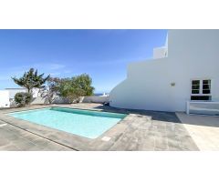 hermosa casa independiente con 2 apartamentos y piscina