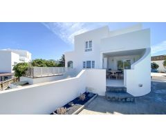 hermosa casa independiente con 2 apartamentos y piscina